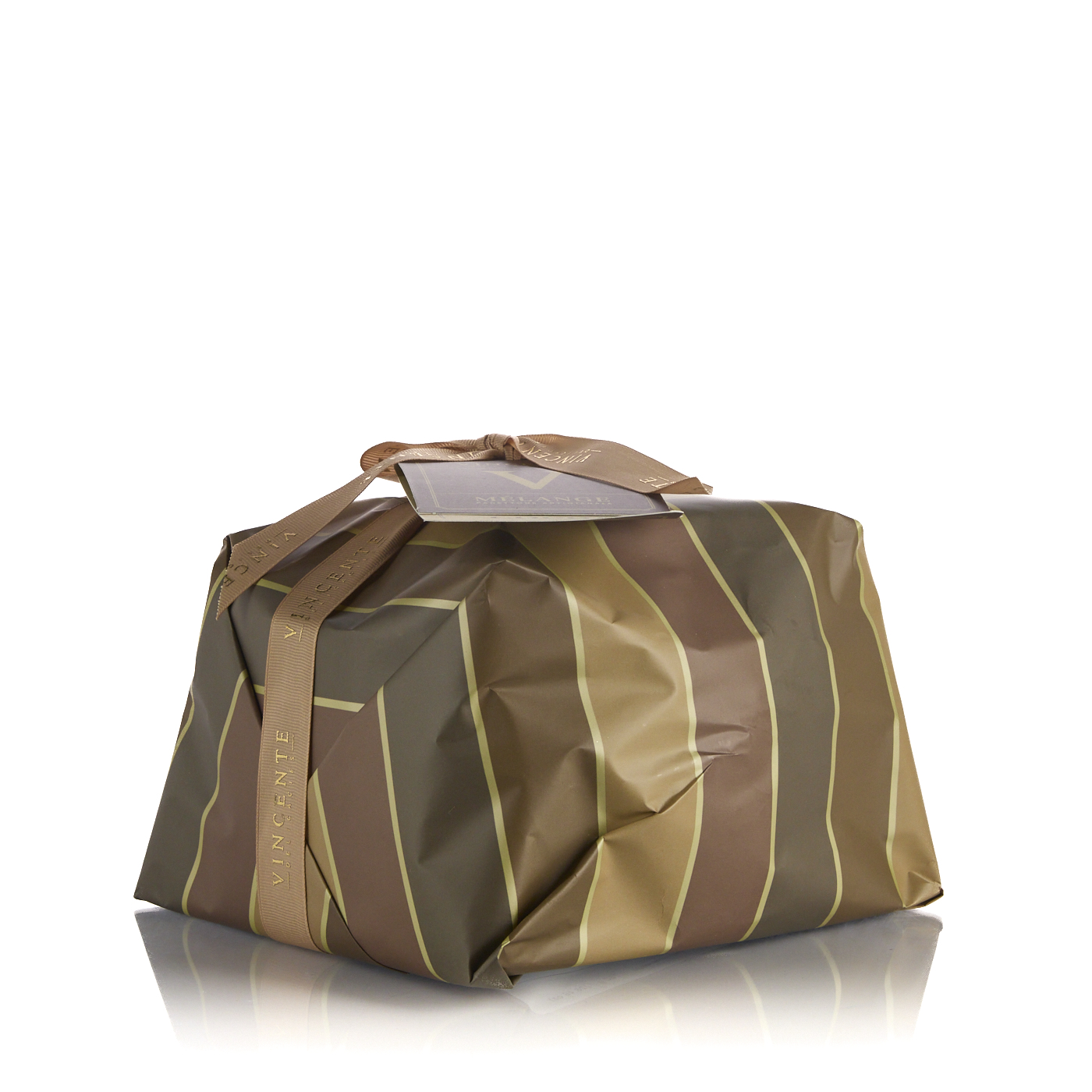 Artisanaler panettone mit zartbitterschokolade und sizilianischen ...