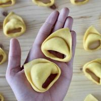 LA PASTA RIPIENA: TORTELLONI E CAPPELLETTI | IN CUCINA CON BASTACHESIAPASTA
