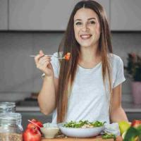 Cristiana Bucella @CucinaVerza presenta il suo libro "Vegetale non Banale" con Davide Zambelli