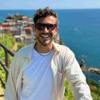 Jacopo Becchetti presenta il suo nuovo libro "FUORIROTTA- il coraggio di cambiare strada"