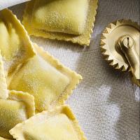MANI IN PASTA: I RAVIOLI AI FUNGHI