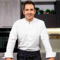 Sebastian Fitarau presenta il suo nuovo libro "Con un tocco da Chef" con Show-Cooking