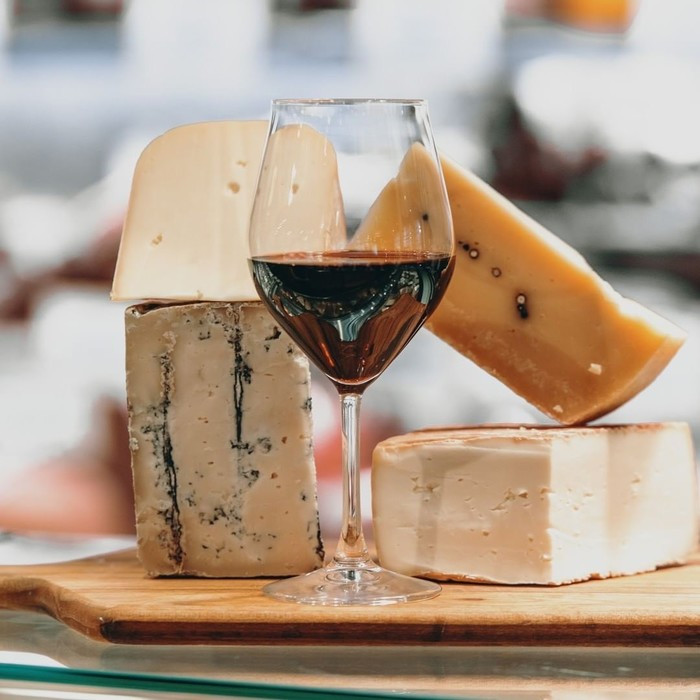 CHEESE AND WINE: APERITIVO CON CASEUS